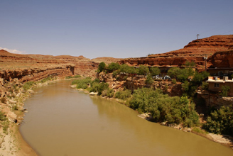 Le village de Mexican Hat et la San Juan River